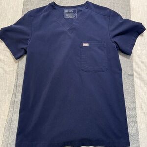 Figs Men's Navy Slim Tansen Scrub Pants and Slim Leon Three Pocket Scrub Top